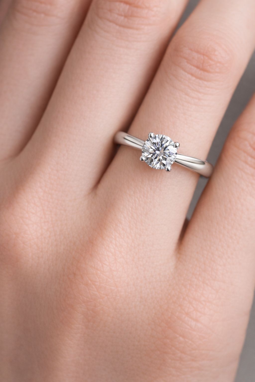 Signature Silver R1 Round Engagement Ring Moissanite 1ct