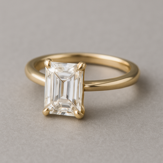 Round Cut 3 Stone Diamond Engagement Ring